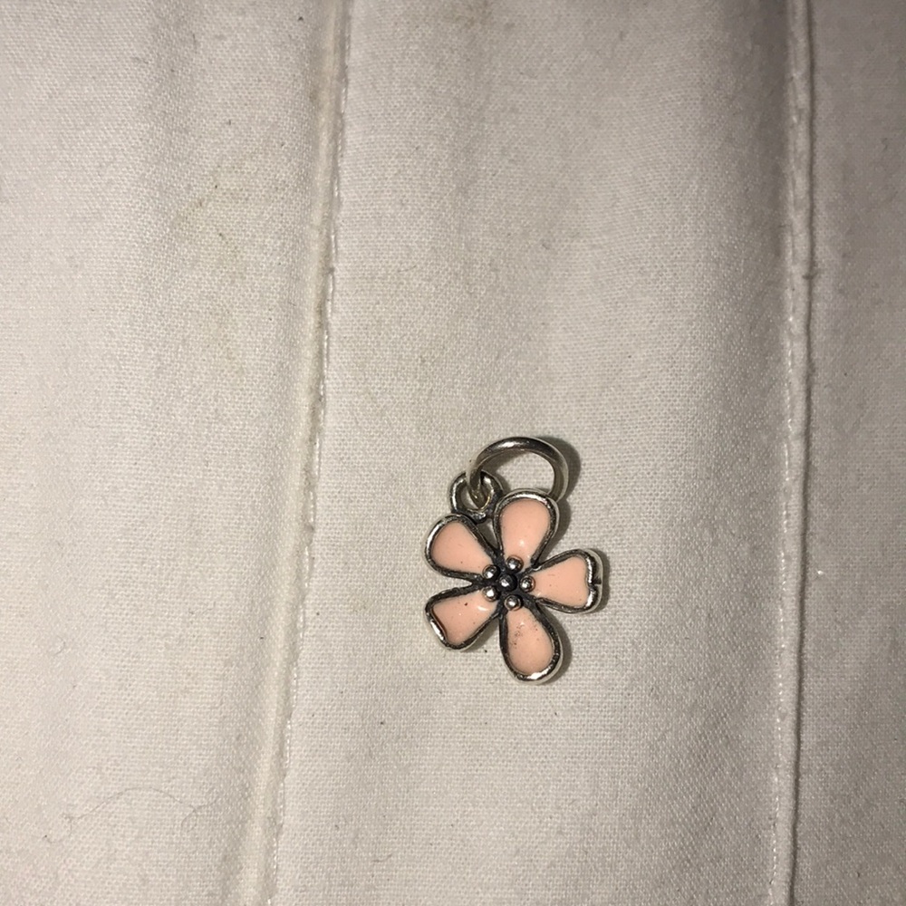 Authentic pandora dangle flower charm🌸🌸
